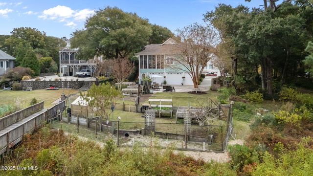 9804 Clarendon Drive, Emerald Isle, NC 28594