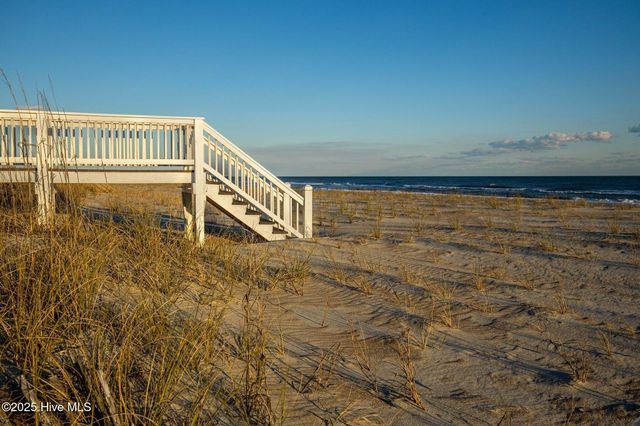 9804 Clarendon Drive, Emerald Isle, NC 28594