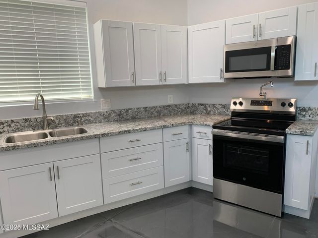 6060 N Camino Almonte, Tucson, AZ 85718