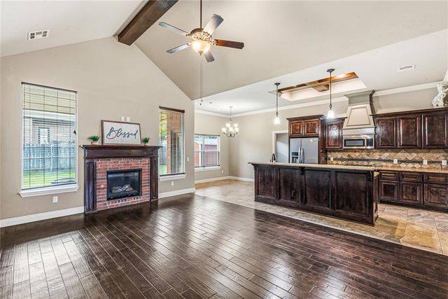 1117 Samantha Lane, Moore, OK 73160