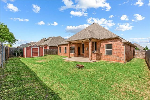 1117 Samantha Lane, Moore, OK 73160