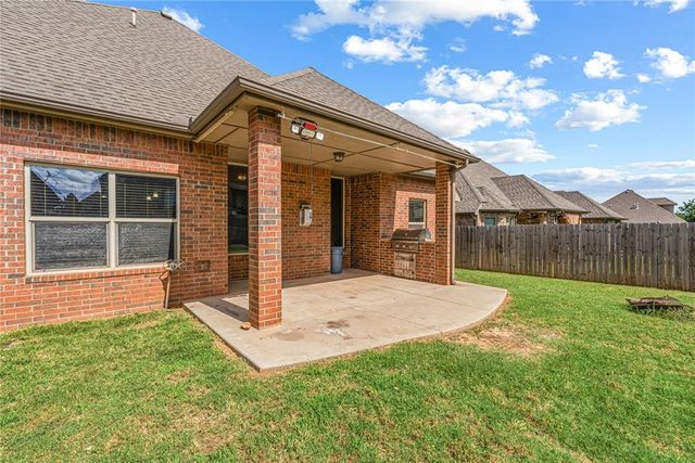 1117 Samantha Lane, Moore, OK 73160