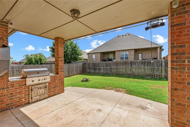 1117 Samantha Lane, Moore, OK 73160