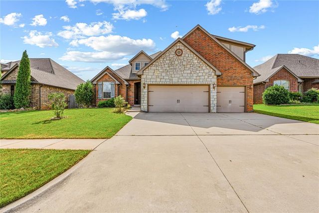 1117 Samantha Lane, Moore, OK 73160