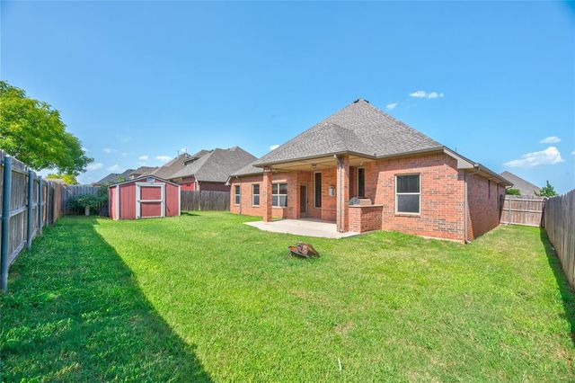 1117 Samantha Lane, Moore, OK 73160