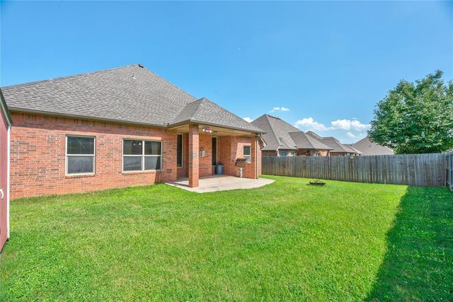1117 Samantha Lane, Moore, OK 73160