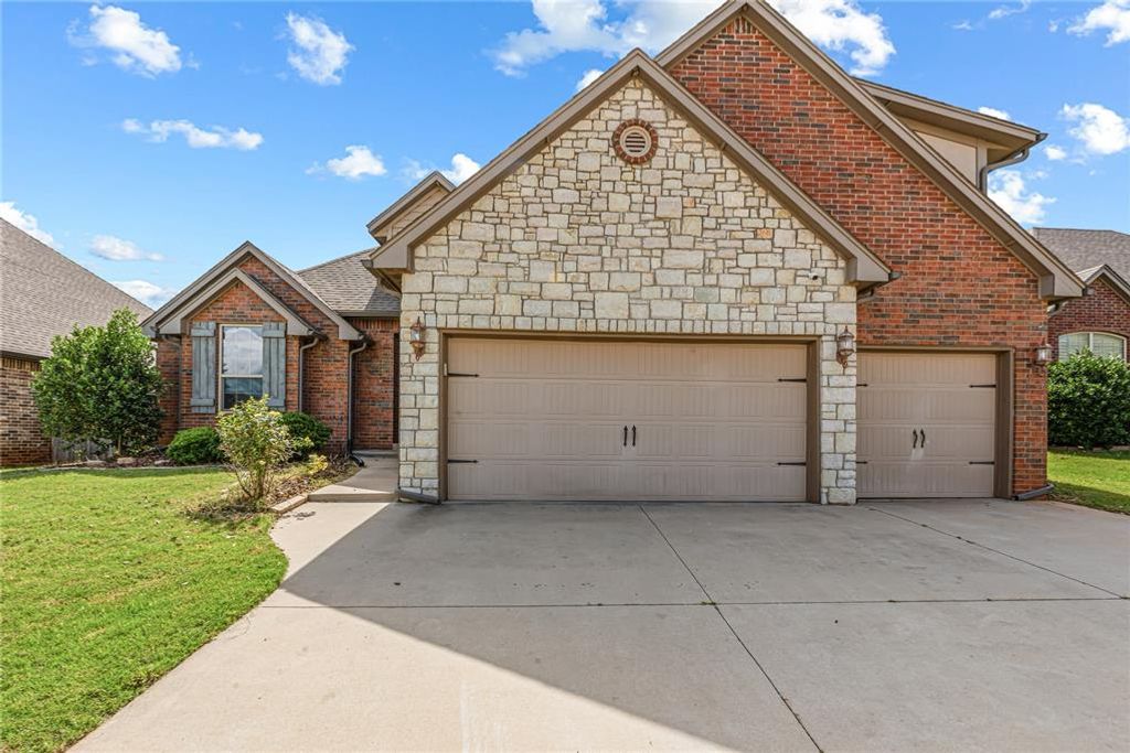 1117 Samantha Lane, Moore, OK 73160