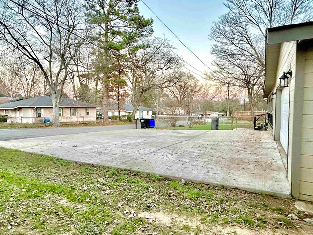 1106 Fairway Dr., Longview, TX 75604