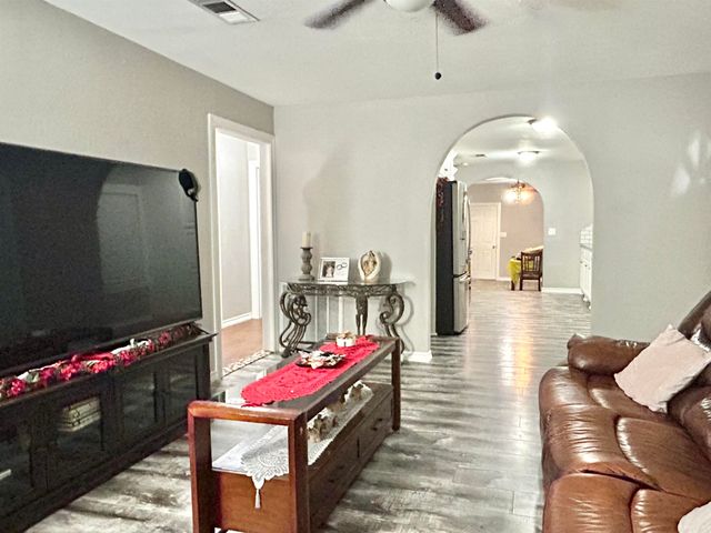 1106 Fairway Dr., Longview, TX 75604