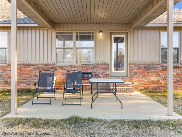 206 Blackstone Drive, Wister, OK 74966