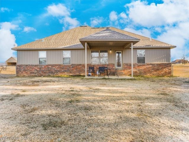 206 Blackstone Drive, Wister, OK 74966