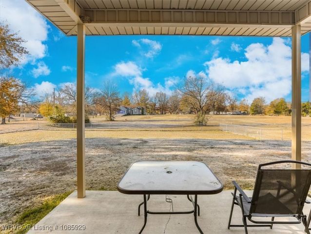 206 Blackstone Drive, Wister, OK 74966