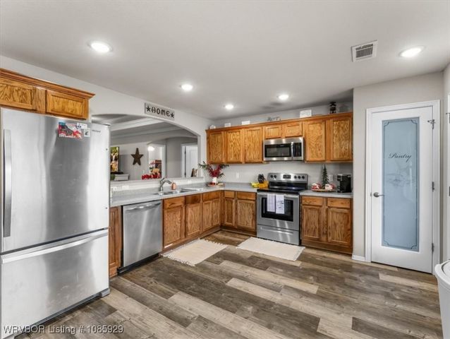 206 Blackstone Drive, Wister, OK 74966