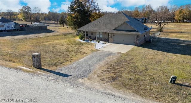206 Blackstone Drive, Wister, OK 74966