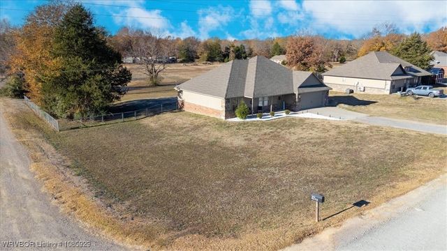 206 Blackstone Drive, Wister, OK 74966