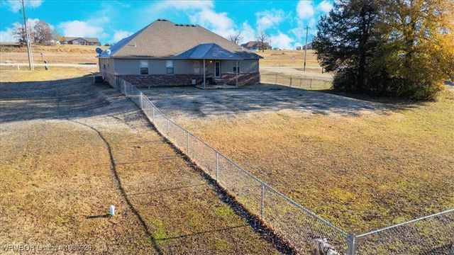 206 Blackstone Drive, Wister, OK 74966