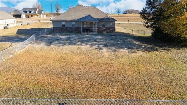 206 Blackstone Drive, Wister, OK 74966