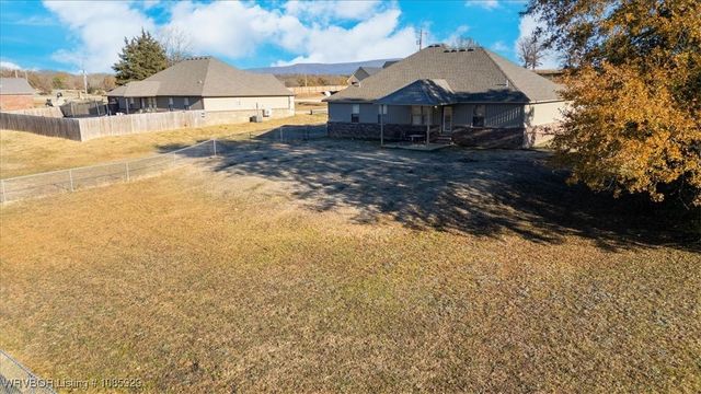 206 Blackstone Drive, Wister, OK 74966