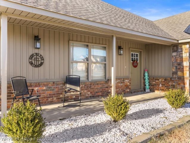 206 Blackstone Drive, Wister, OK 74966