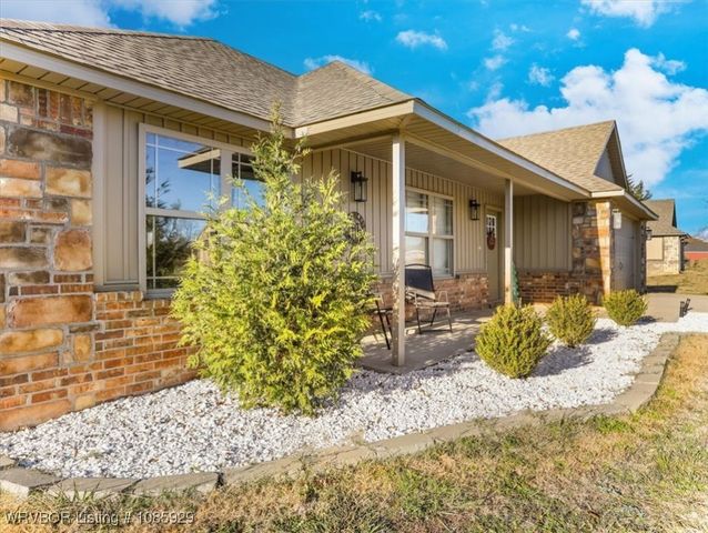 206 Blackstone Drive, Wister, OK 74966