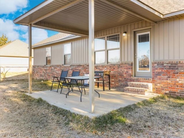 206 Blackstone Drive, Wister, OK 74966