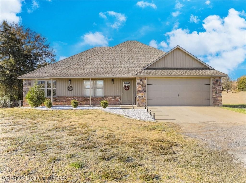 206 Blackstone Drive, Wister, OK 74966