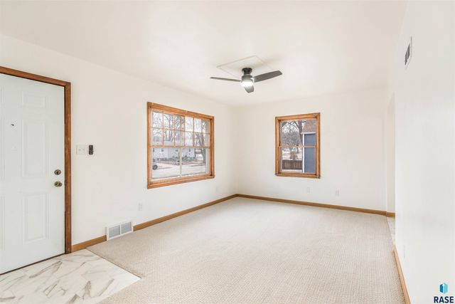 613 S Garfield Ave Avenue, Sioux Falls, SD 57104