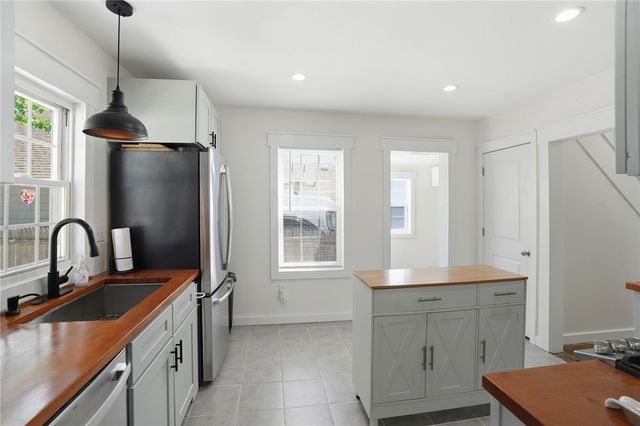 34 Lake Avenue, Barrington, RI 02806