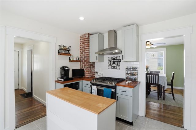 34 Lake Avenue, Barrington, RI 02806