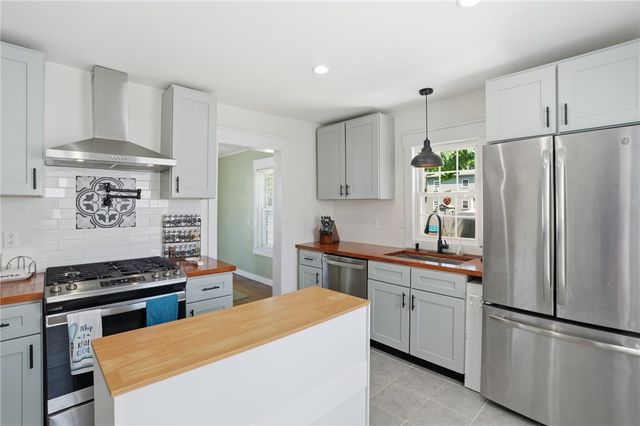 34 Lake Avenue, Barrington, RI 02806