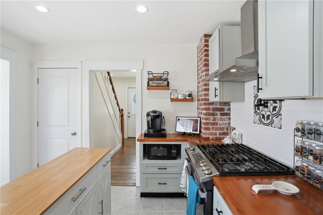 34 Lake Avenue, Barrington, RI 02806