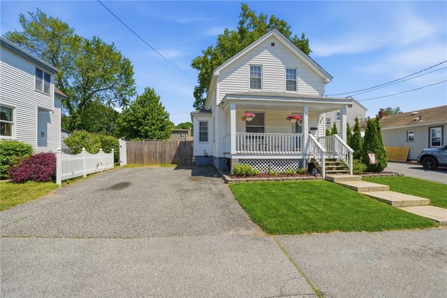 34 Lake Avenue, Barrington, RI 02806