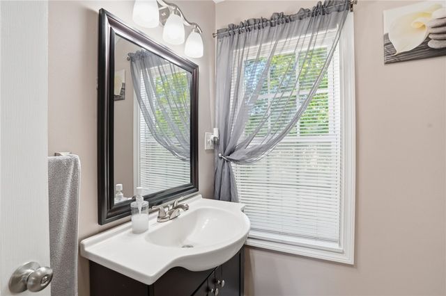 34 Lake Avenue, Barrington, RI 02806