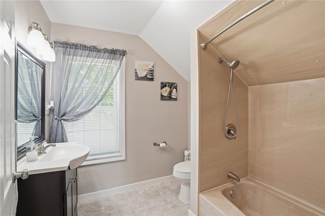 34 Lake Avenue, Barrington, RI 02806