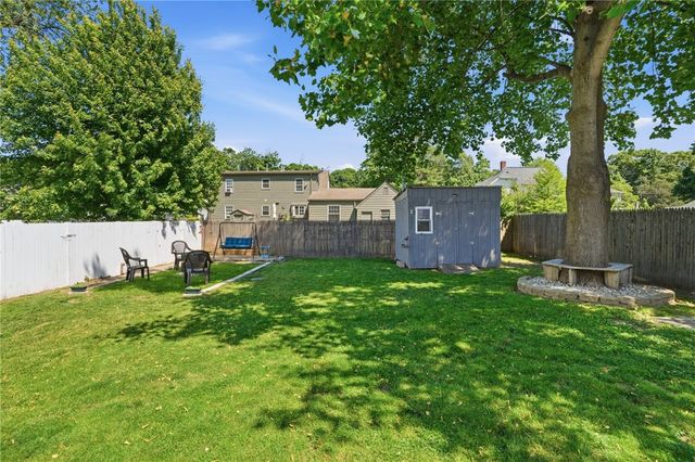 34 Lake Avenue, Barrington, RI 02806