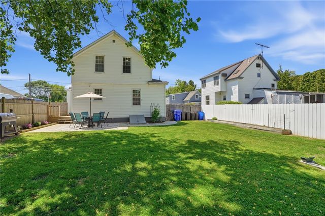 34 Lake Avenue, Barrington, RI 02806