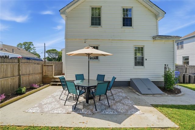 34 Lake Avenue, Barrington, RI 02806