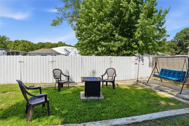 34 Lake Avenue, Barrington, RI 02806