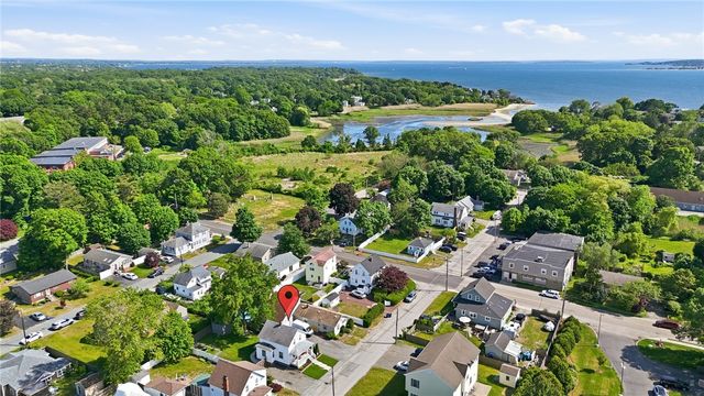 34 Lake Avenue, Barrington, RI 02806