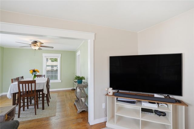 34 Lake Avenue, Barrington, RI 02806