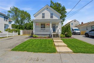 34 Lake Avenue, Barrington, RI 02806