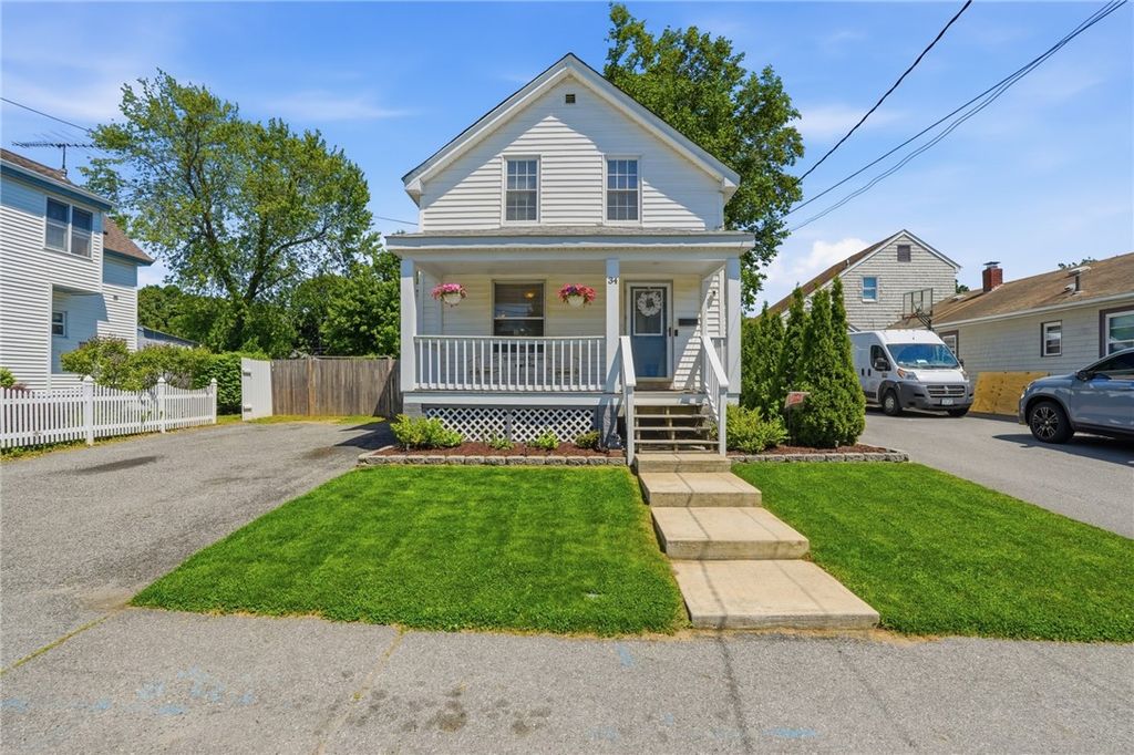 34 Lake Avenue, Barrington, RI 02806