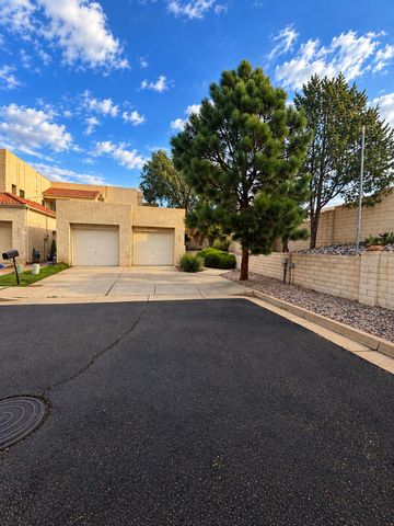 9421 Lancaster NE, Albuquerque, NM 87111