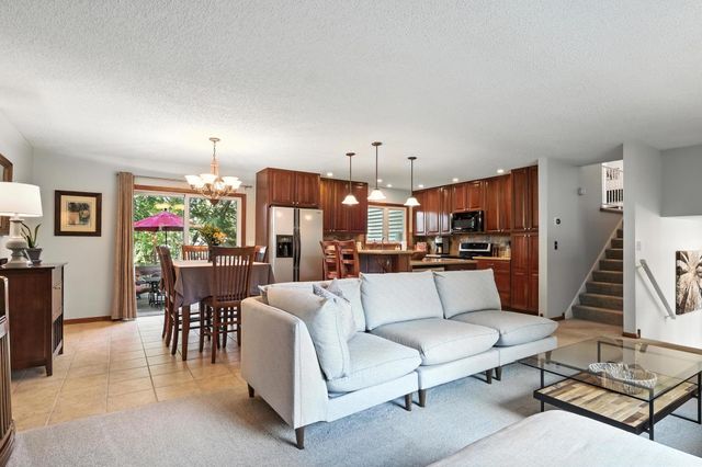 17925 28th Avenue N, Plymouth, MN 55447