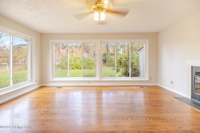 3144 Sunny Ln, Louisville, KY 40205