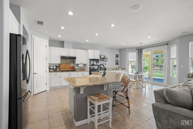 5101 Anacapa Drive, Bakersfield, CA 93306