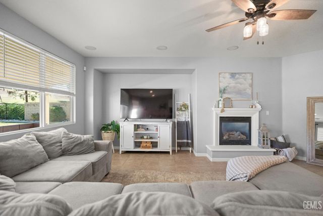 5101 Anacapa Drive, Bakersfield, CA 93306