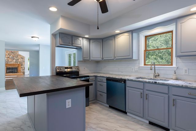 101 Center Road, Woodstock, CT 06281