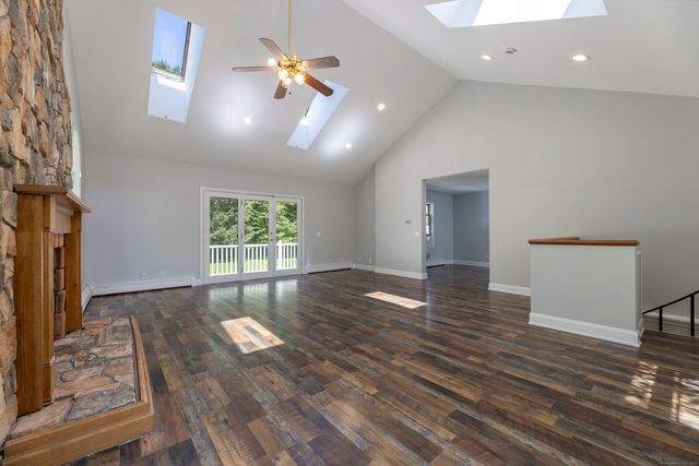 101 Center Road, Woodstock, CT 06281