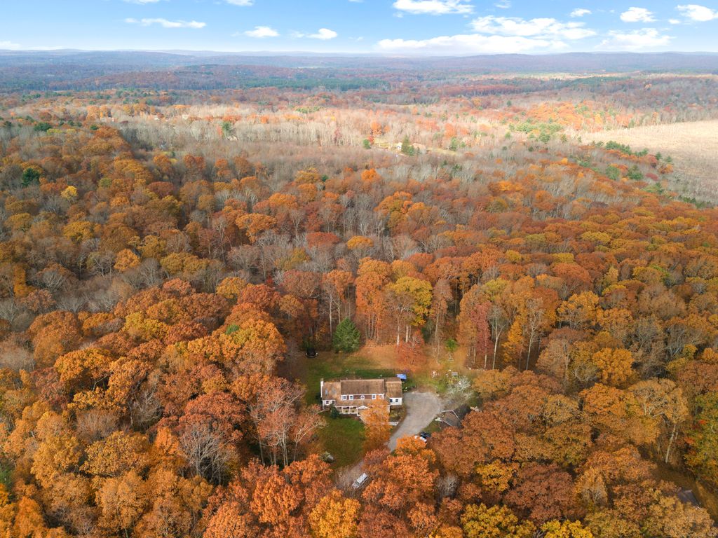 101 Center Road, Woodstock, CT 06281